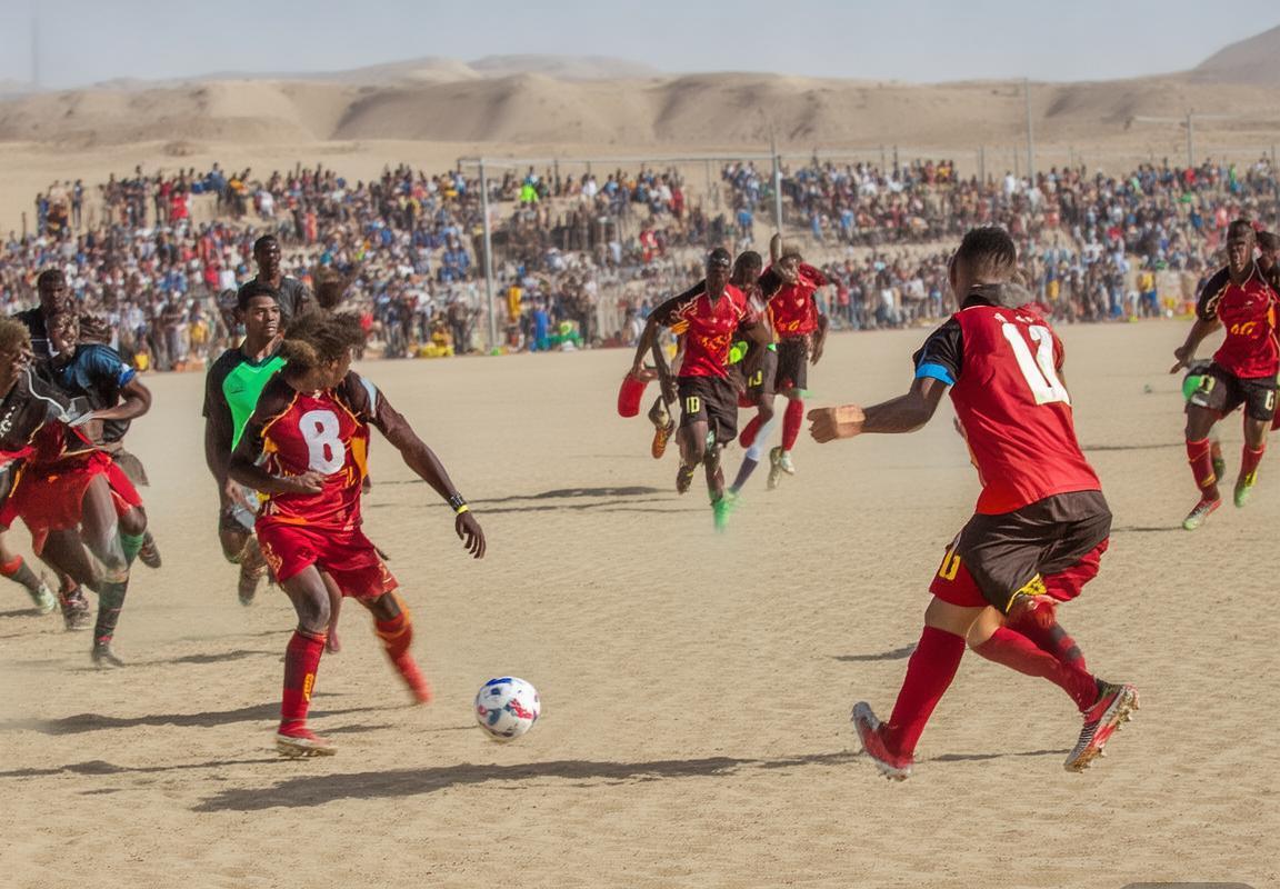 2014欧冠经典：巴萨曼城巅峰对决回顾(图2)