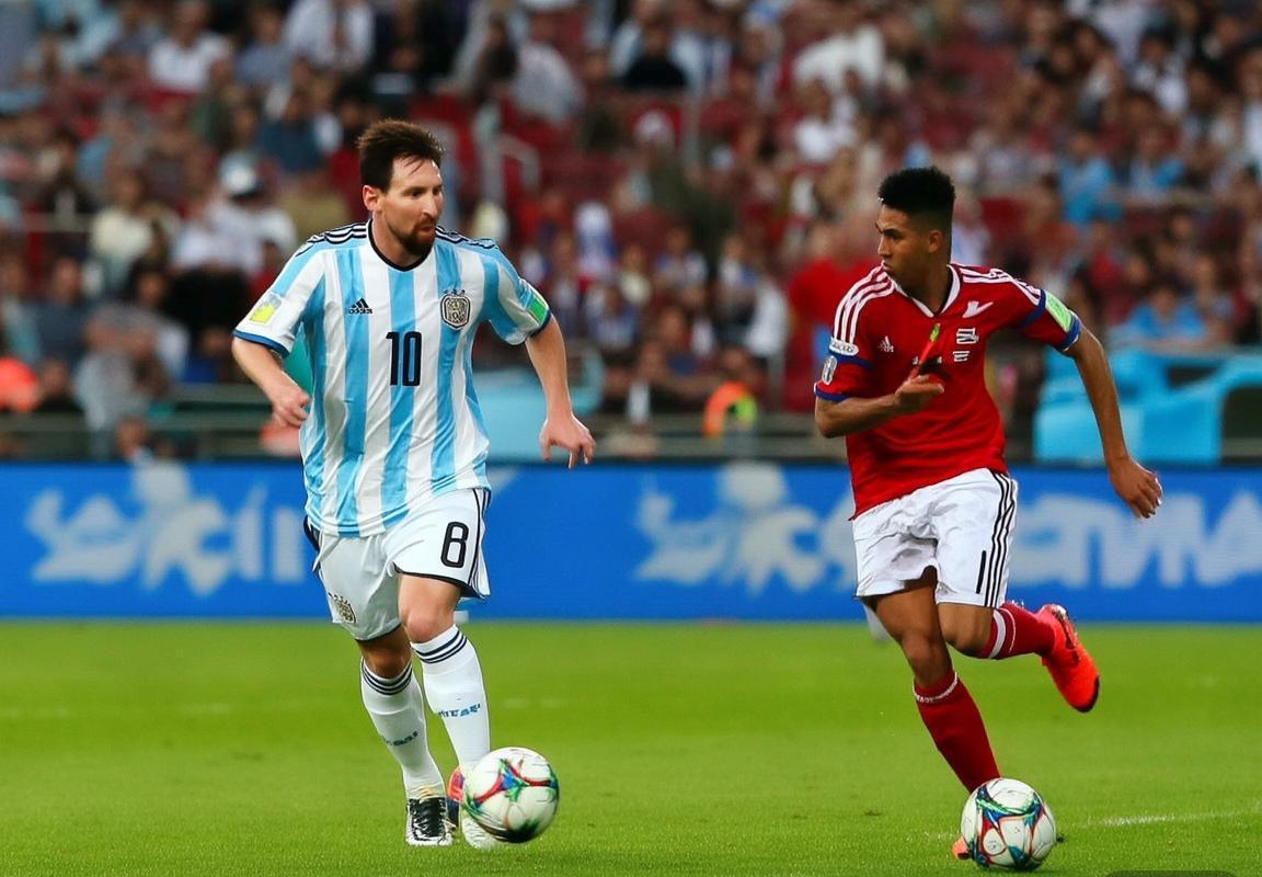 阿根廷墨西哥巅峰对决：梅西洛萨诺球王争霸战(图2)